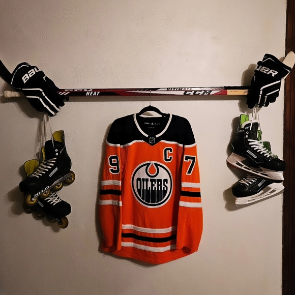 Authentic Adidas Edmonton Oilers Connor McDavid Jersey - Picture 5 of 6
